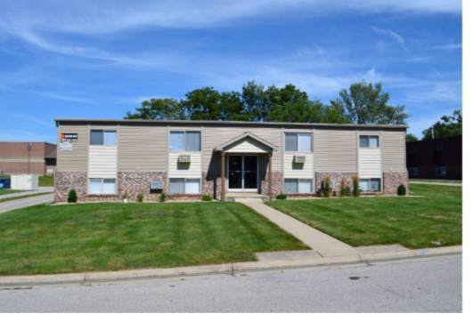 604 Hillview Drive - Photo 1