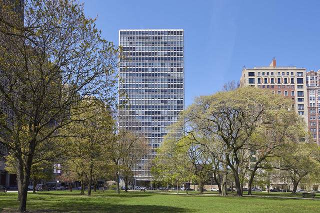 2400 Lakeview Avenue - Photo 1