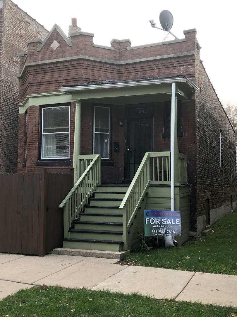 1942 Hamlin Avenue - Photo 1