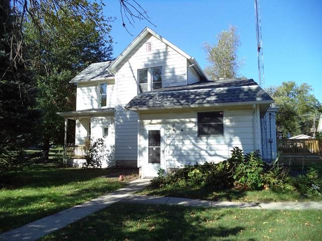 303 Lincoln Street - Photo 1