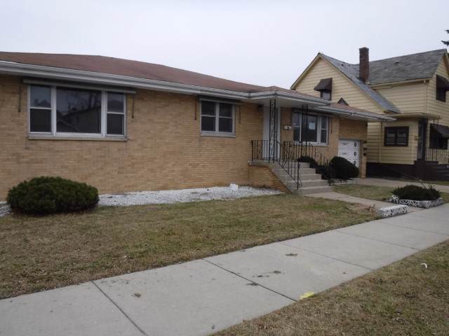 416 Sibley Boulevard - Photo 1
