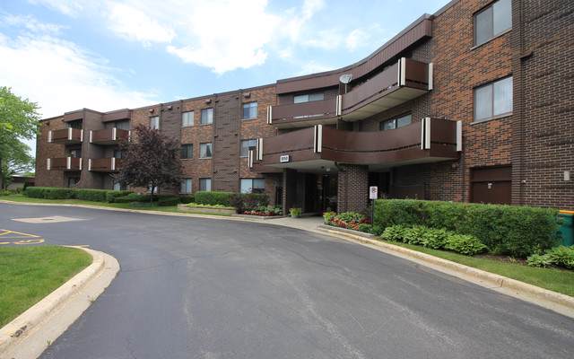 898 Wellington Avenue - Photo 1