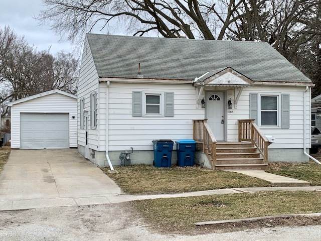 903 Washington Street - Photo 1