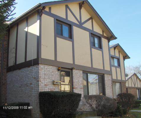 18W219 Buckingham Lane - Photo 1