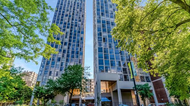 345 Fullerton Parkway - Photo 1