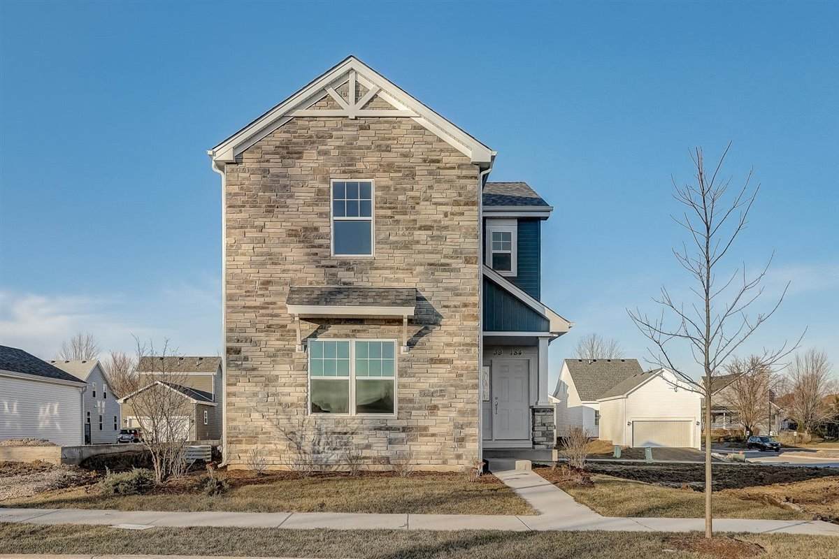 39W184 Water Way - Photo 1