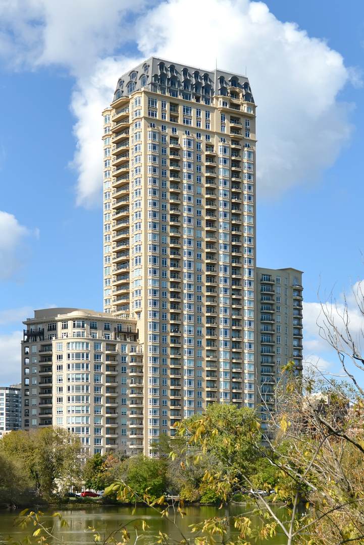 2550 Lakeview Avenue - Photo 1
