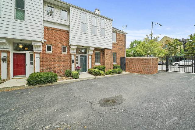 1606 Larrabee Street - Photo 1