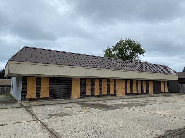 38835 Sheridan Road - Photo 1
