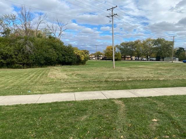 17W524 Fullerton Avenue - Photo 1