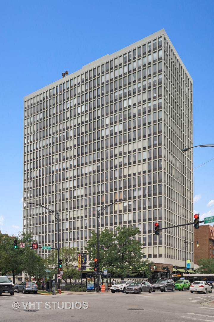 444 Fullerton Parkway - Photo 1