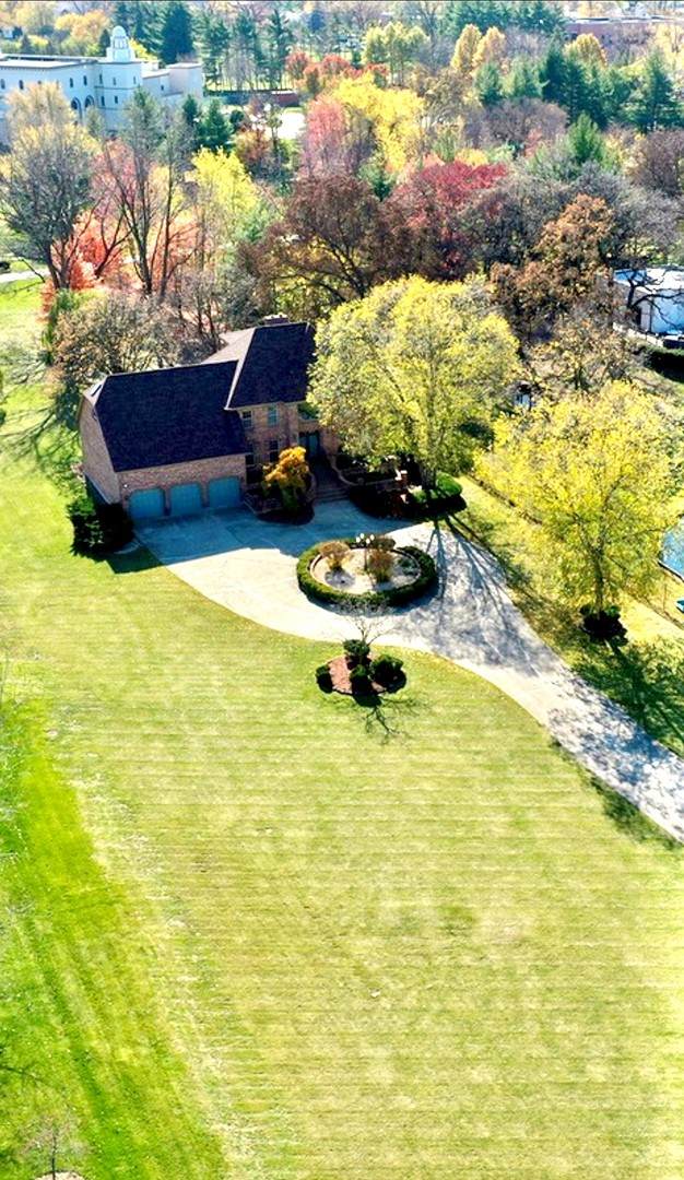 16W451 Hillside Lane - Photo 1
