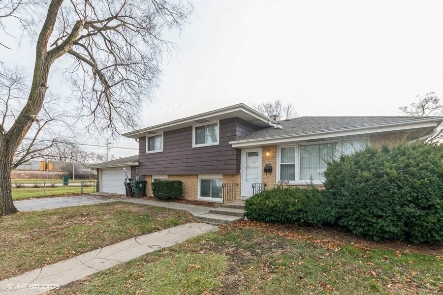 17209 Hawthorne Drive - Photo 1