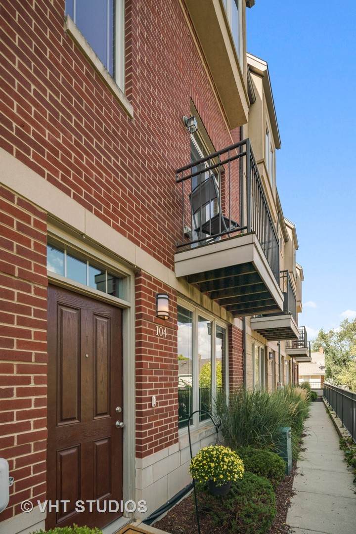 922 Warren Avenue - Photo 1