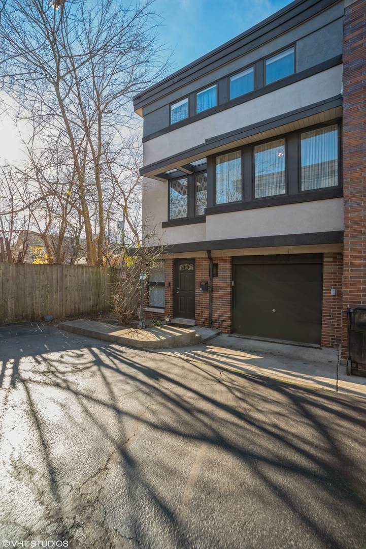 4926 Blackstone Avenue - Photo 1