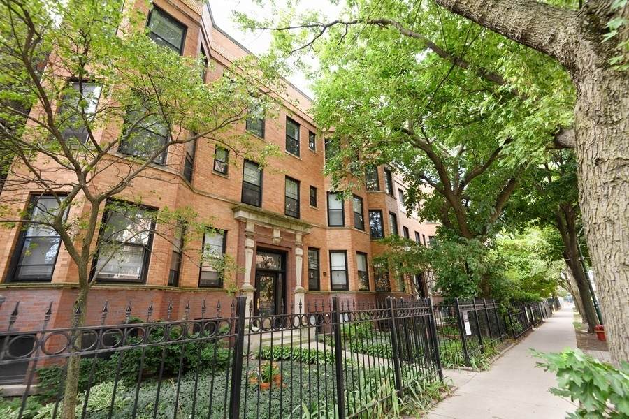 833 Wellington Avenue - Photo 1