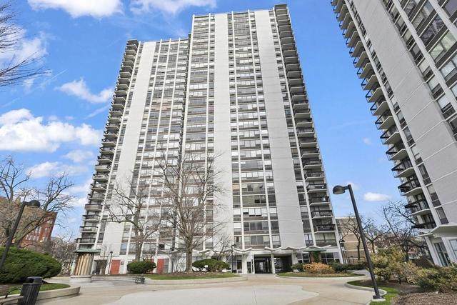 1460 Sandburg Terrace - Photo 1
