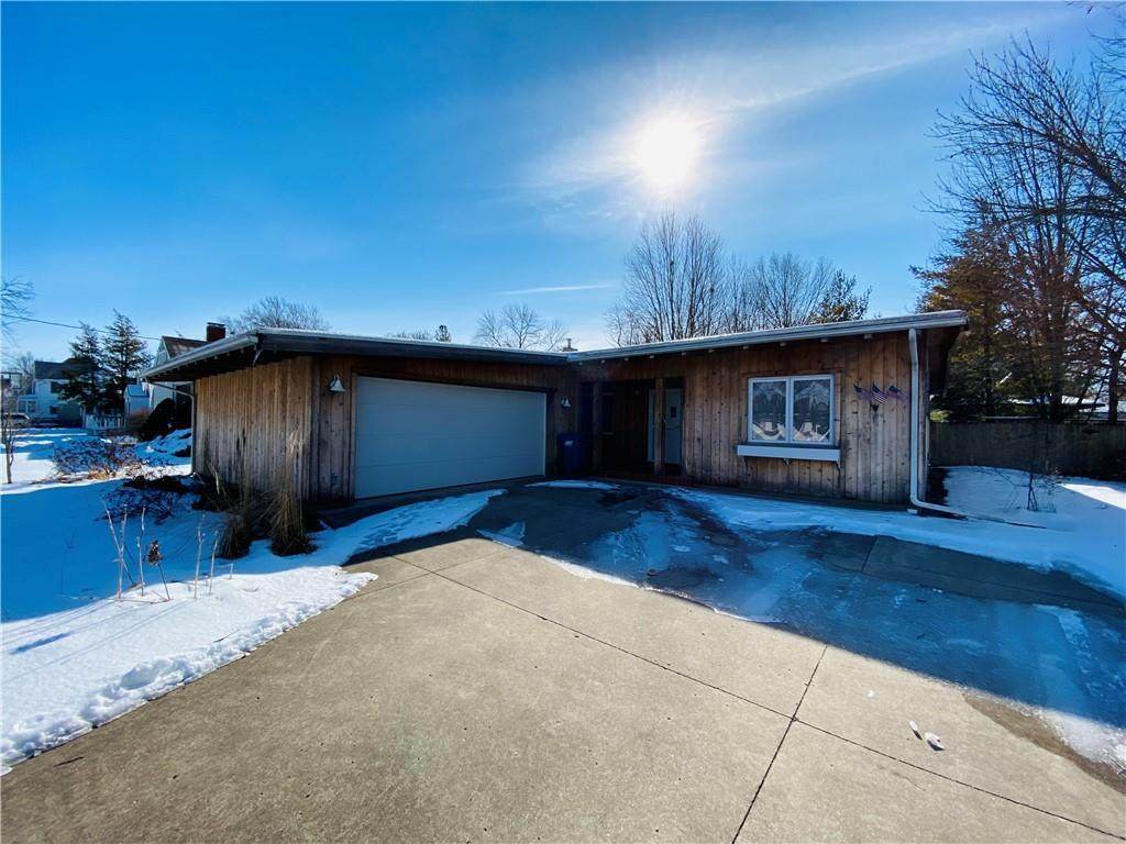 825 Maple Street - Photo 1