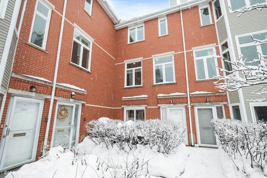 2543 Greenview Avenue - Photo 1