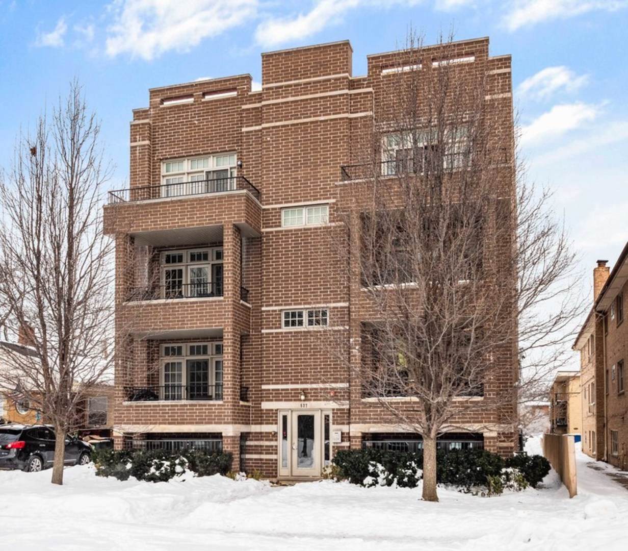 527 Summit Avenue - Photo 1