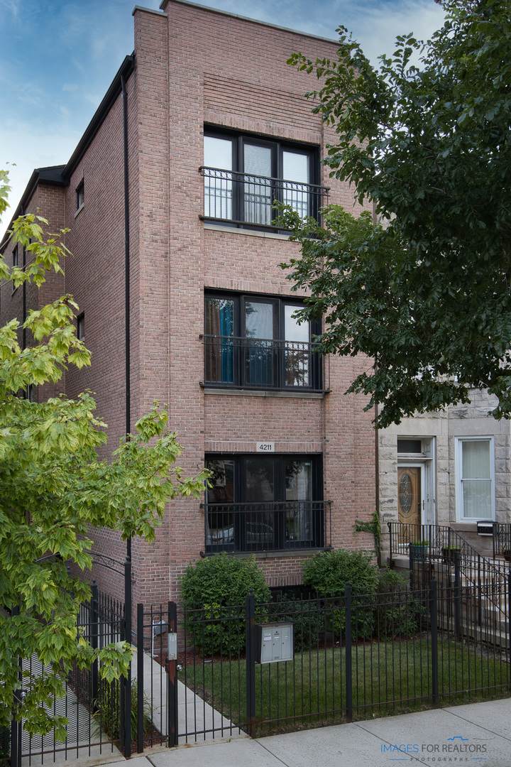 4211 Vincennes Avenue - Photo 1