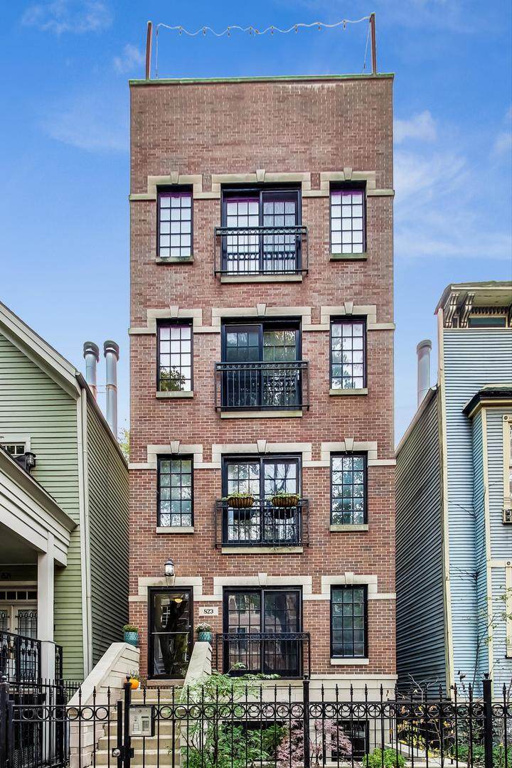 823 Buckingham Place - Photo 1