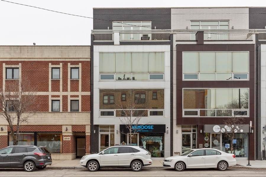 1864 Damen Avenue - Photo 1