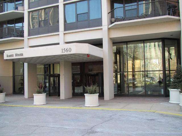1560 Sandburg Terrace - Photo 1