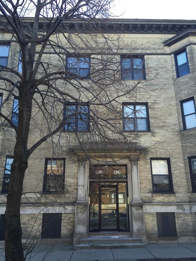 923 Waveland Avenue - Photo 1