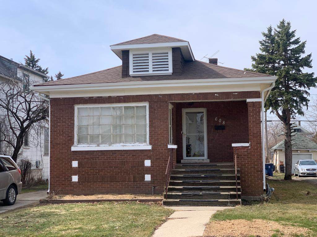 608 8TH Avenue - Photo 1
