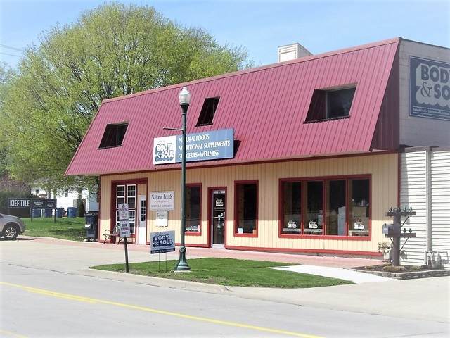 320 Illinois Avenue - Photo 1