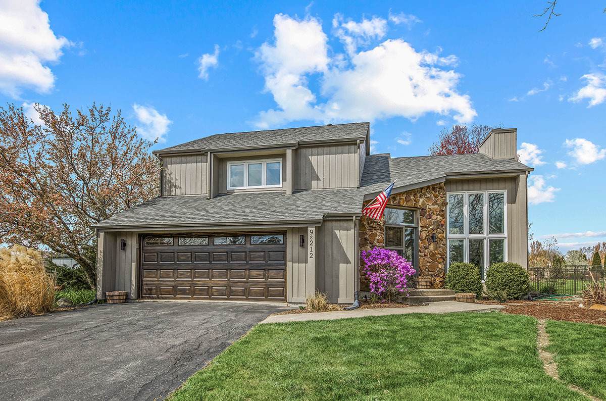 9S212 Chandelle Drive - Photo 1