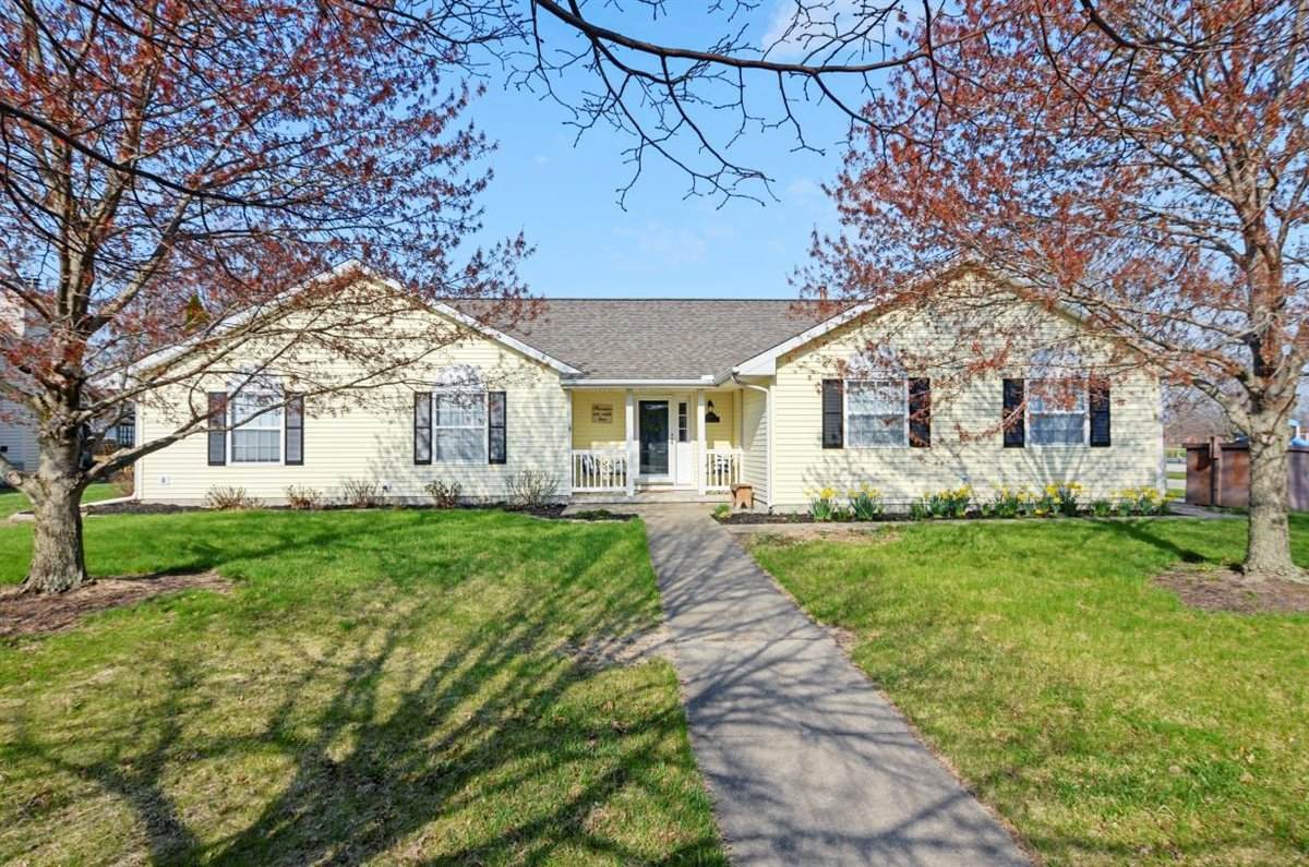 615 Sherwood Drive - Photo 1