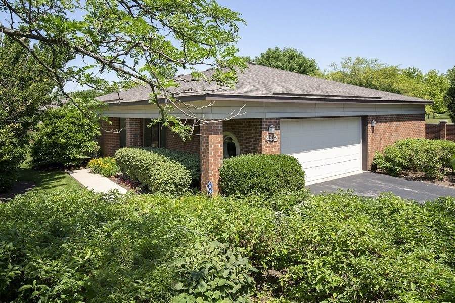 442 Amberley Lane - Photo 1