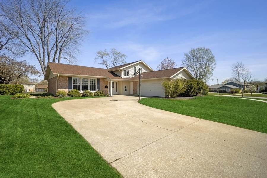 1114 Greenbrier Court - Photo 1