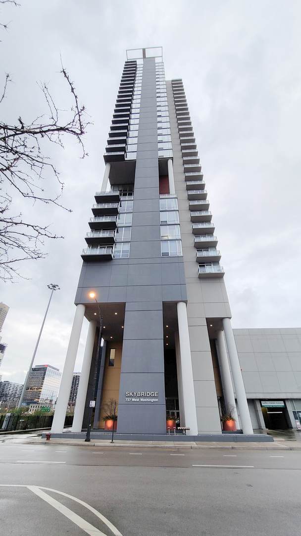 737 Washington Boulevard - Photo 1