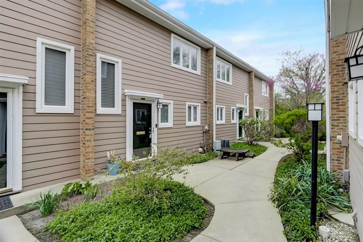 313 Hawthorn Avenue - Photo 1