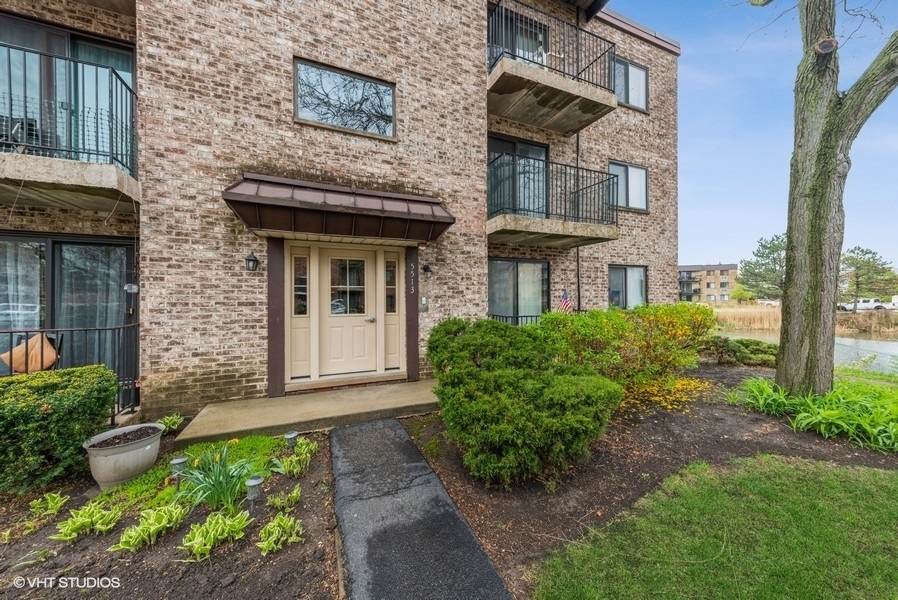 5513 Chateau Drive - Photo 1