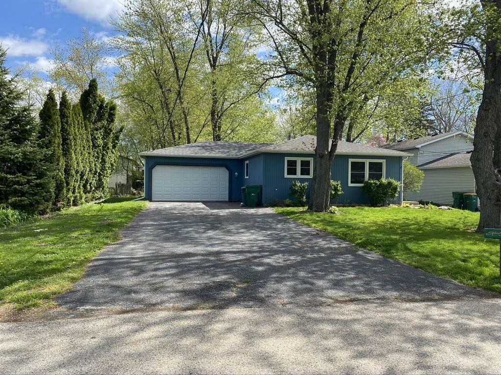 4 Lake Avenue - Photo 1