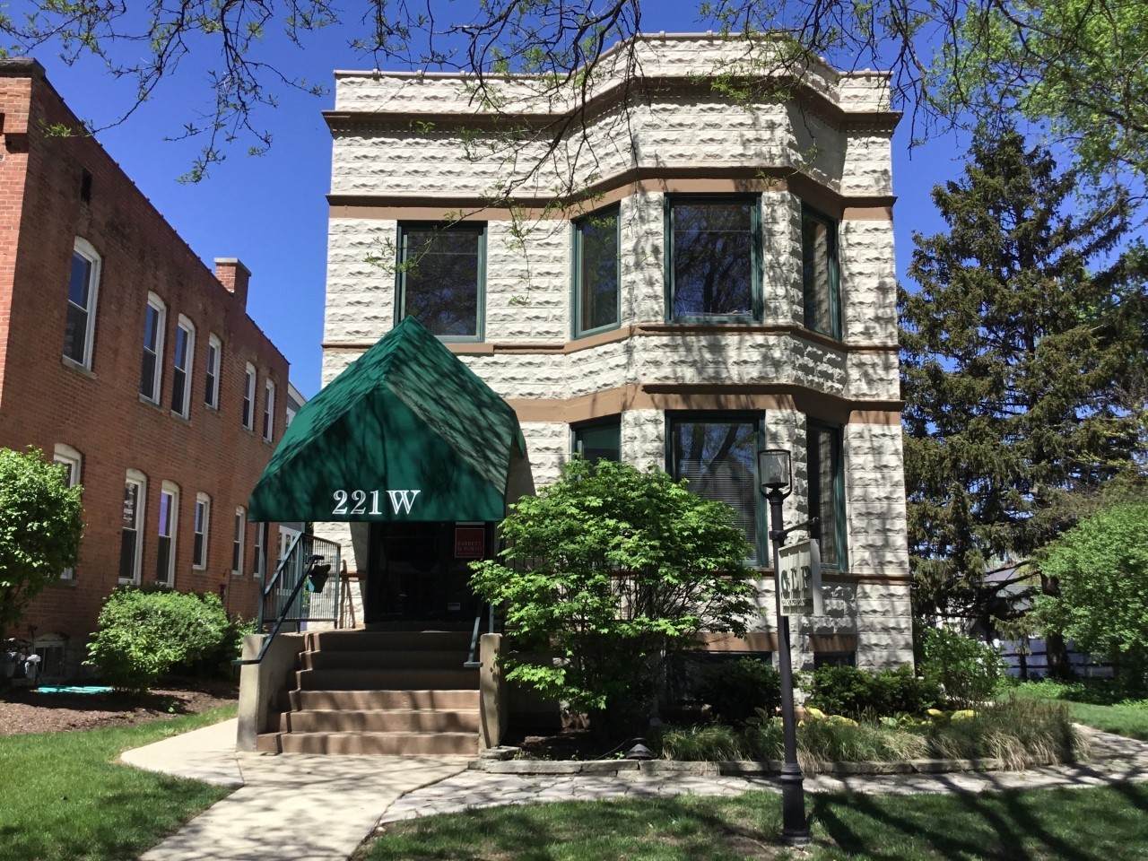 221 Illinois Street - Photo 1