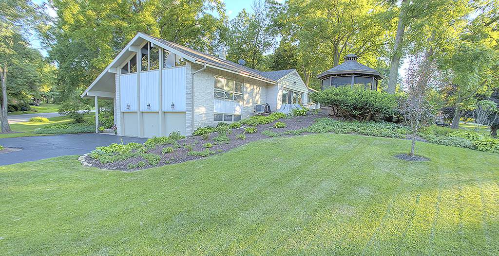 2032 Valley Road - Photo 1