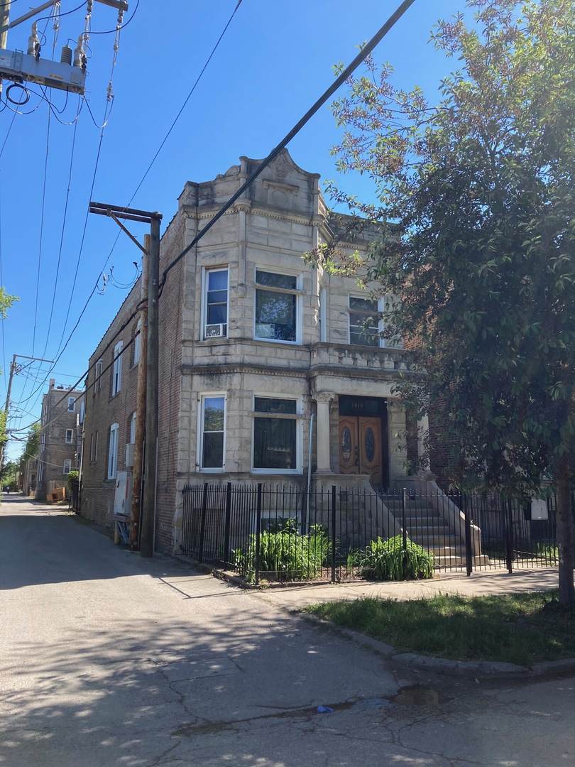 3819 Gladys Avenue - Photo 1