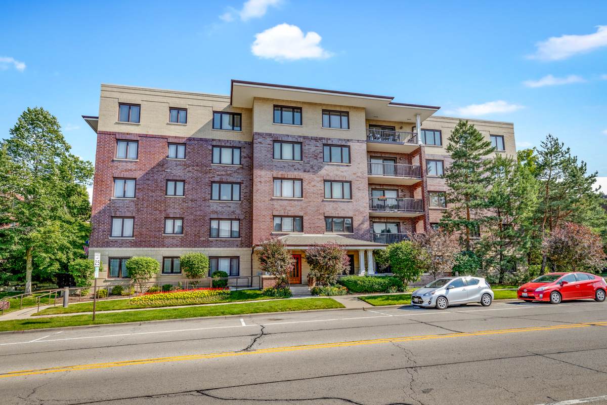 650 Laurel Avenue - Photo 1