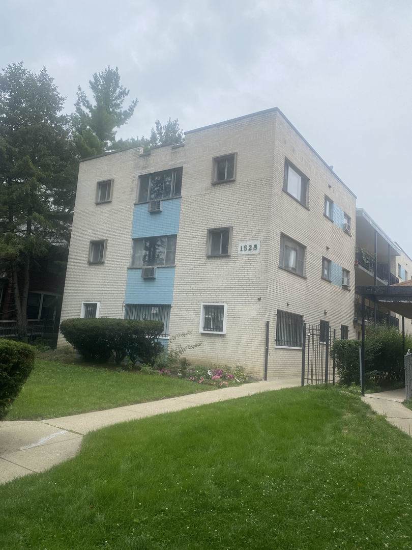 1628 Touhy Avenue - Photo 1