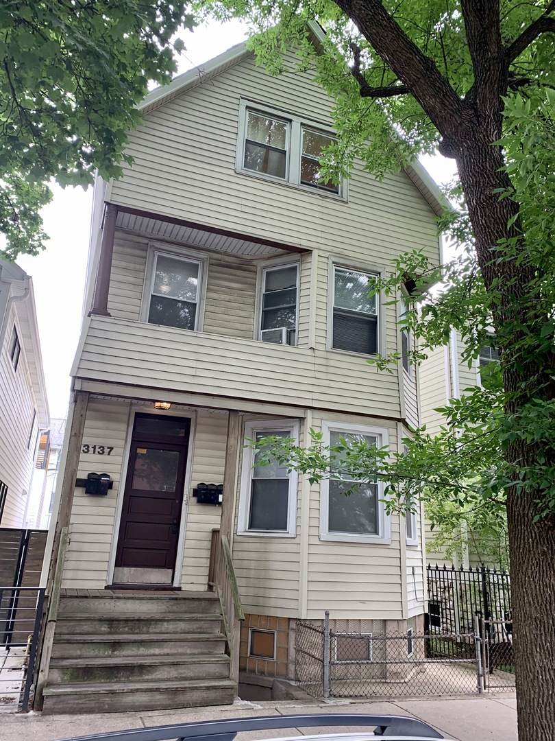 3137 Hoyne Avenue - Photo 1