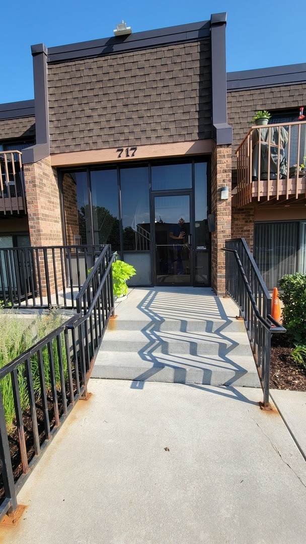717 Killarney Court - Photo 1