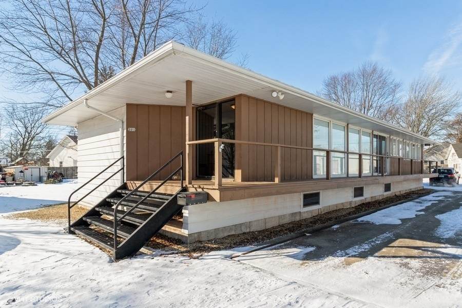 201 Rhodes Avenue - Photo 1