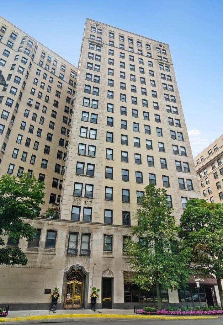 2000 Lincoln Park West Avenue - Photo 1