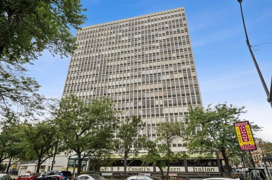 444 Fullerton Parkway - Photo 1