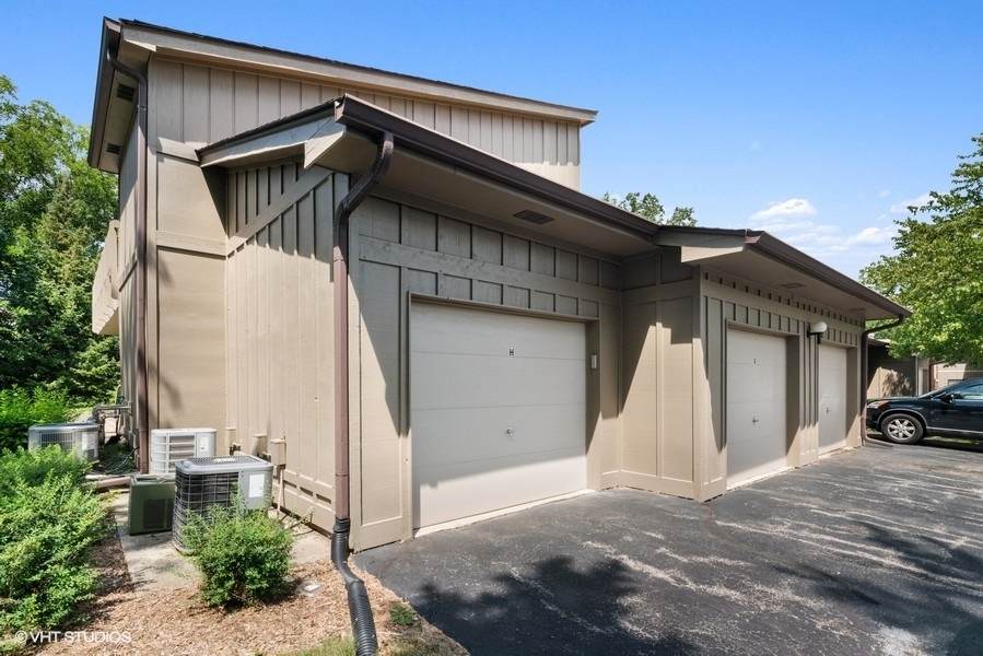 2S404 Emerald Green Drive - Photo 1